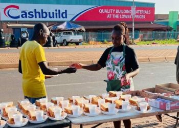 FHULUFHELO MANNGO GIVES BACK TO THE COMMUNITY