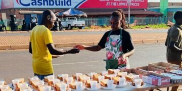 FHULUFHELO MANNGO GIVES BACK TO THE COMMUNITY