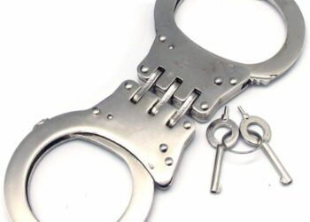 Police attacked in EdenPark while on duty